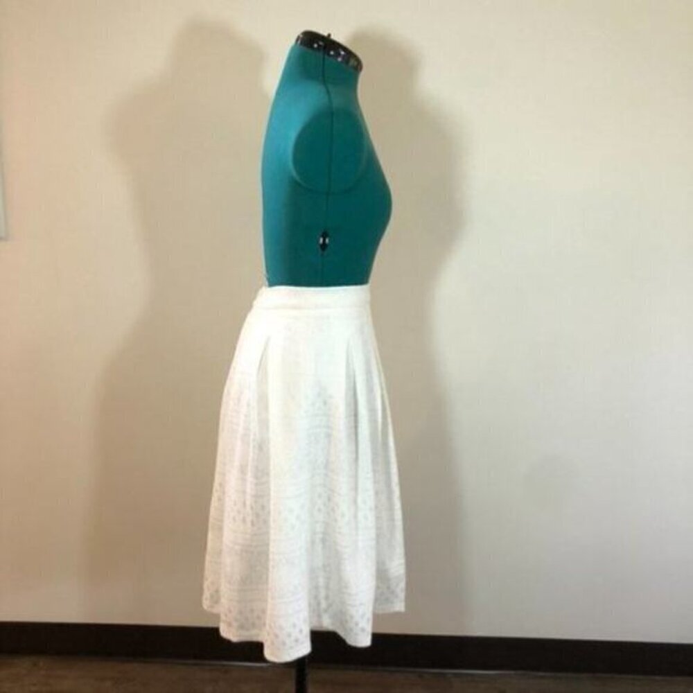 Le Chateau White Lace Flared A-Line Skirt - Size 8 - Picture 4 of 10